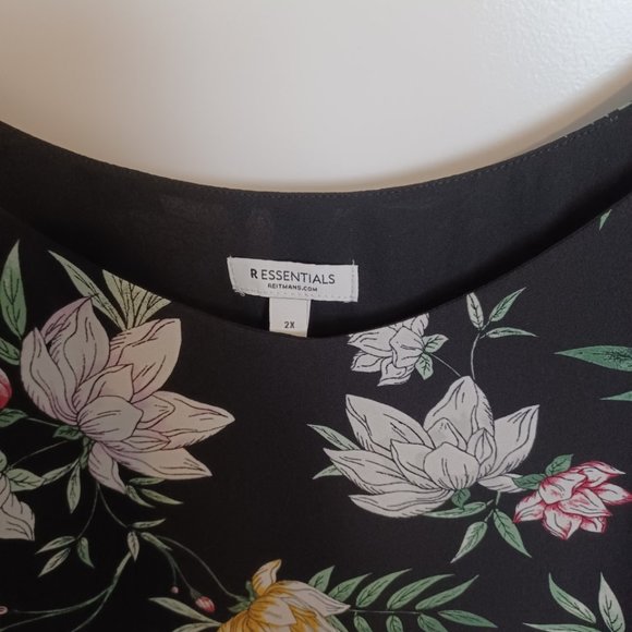 V-Neck sleeveless blouse, R Essentials - Picture 2 of 2